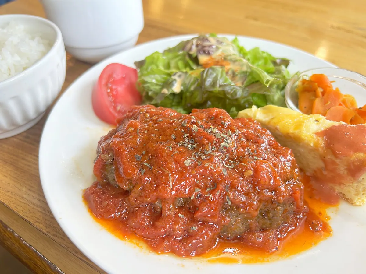 100%ビーフ手ごねハンバーグランチ